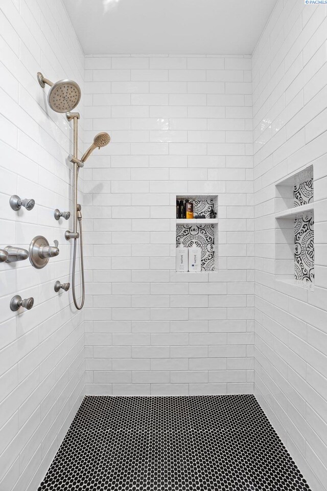 1430 Purple Sage St, Richland, WA 99352 - bathroom featuring a tile shower