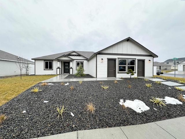 view of front of property with a front lawn