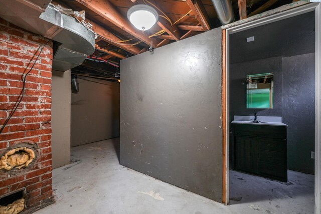 742 E 4th Ave, Kennewick, WA 99336 - unfinished below grade area with a sink
