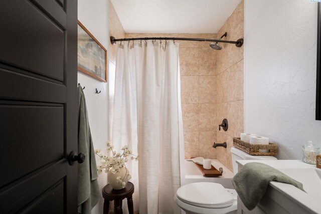 742 E 4th Ave, Kennewick, WA 99336 - full bath with toilet, shower / bath combo with shower curtain, and a textured wall