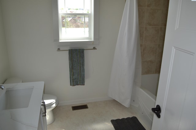 1205 SW Hannah St, Pullman, WA 99163 - bathroom featuring toilet and shower / bathtub combination with curtain