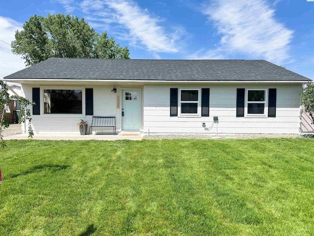 2008 Tinkle St, Richland, WA 99352 - ranch-style home featuring roof with shingles, a front lawn, and covered porch