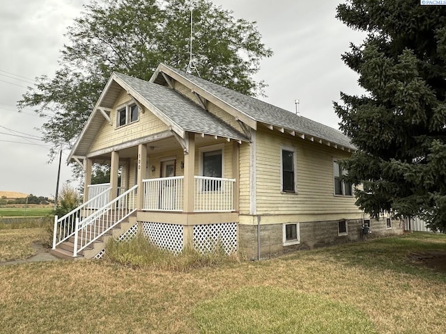 view of front of house with a porch and a front yard