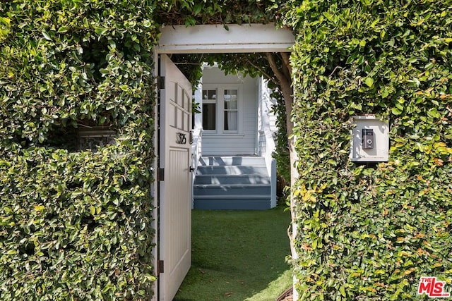 view of shed / structure featuring a lawn