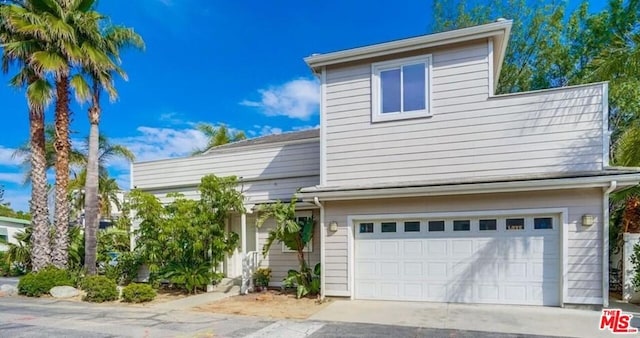 view of front facade featuring a garage