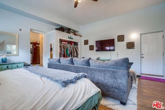 bedroom featuring light hardwood / wood-style floors, a closet, and ceiling fan