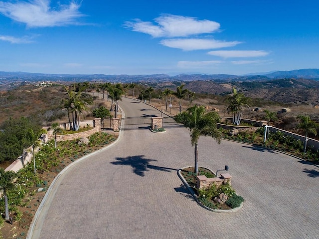 Listing photo 2 for 2322 Panoramic Way, Vista CA 92084