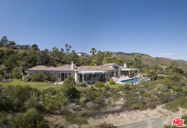 drone / aerial view featuring a mountain view