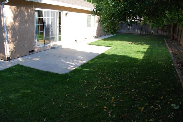 view of yard with a patio area