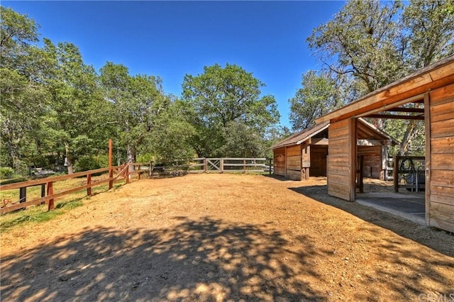 view of yard with an outdoor structure