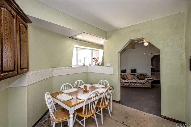 dining room with ceiling fan