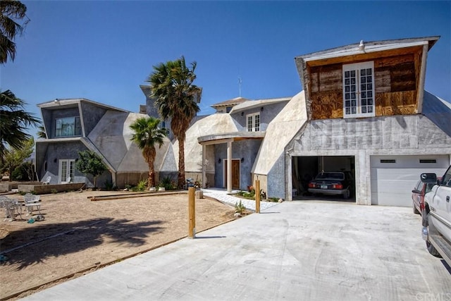 view of front facade featuring a garage