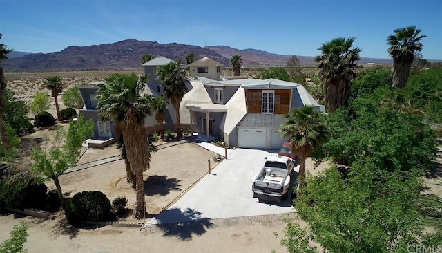 view of front of house featuring a mountain view