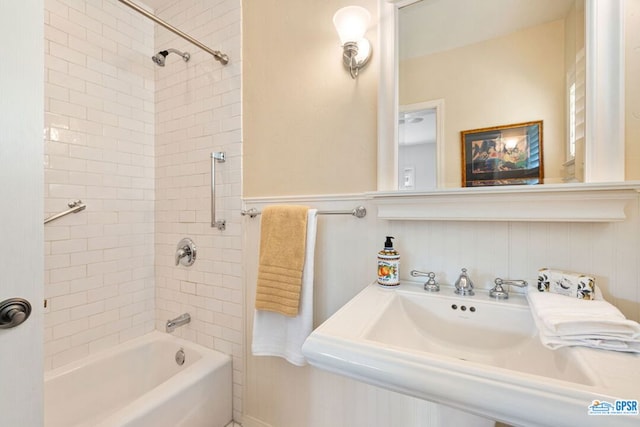 bathroom with sink and tiled shower / bath combo