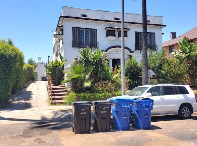 view of front of house