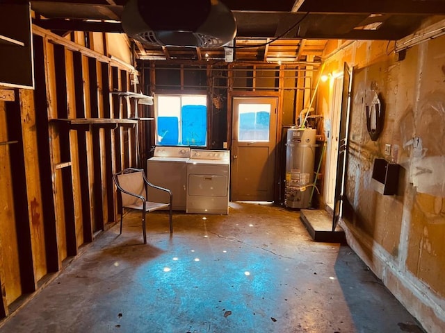 basement featuring water heater and washer and dryer