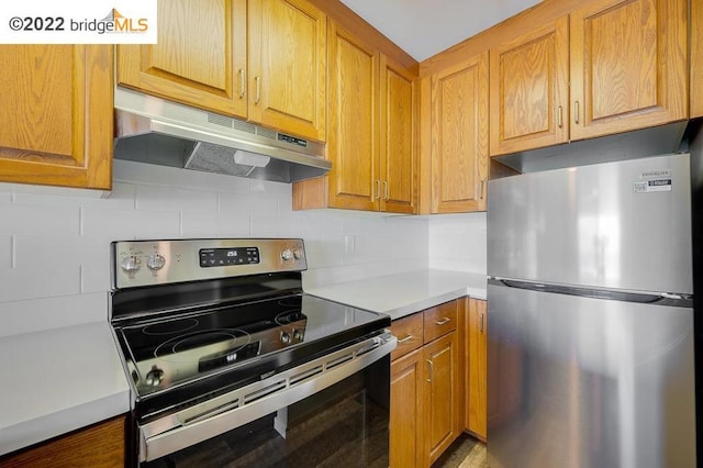 kitchen with decorative backsplash and stainless steel appliances