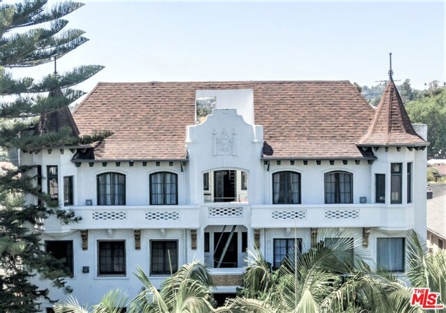 view of front of home with a balcony