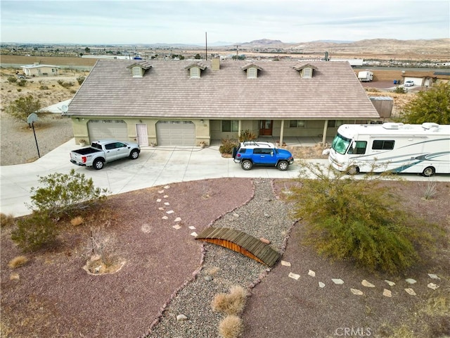 drone / aerial view featuring a mountain view