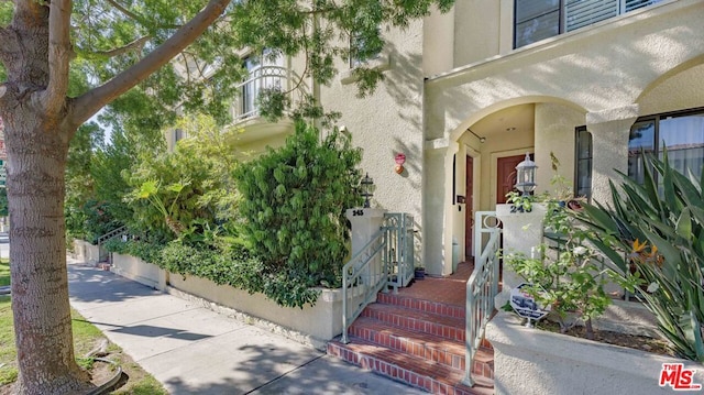 245 S Lasky Dr, Beverly Hills CA, 90212, 3 bedrooms, 3 baths townhouse for sale