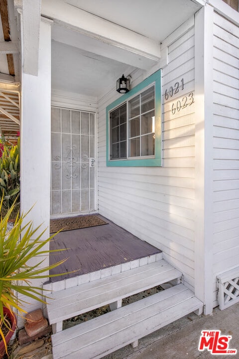 Listing photo 3 for 6021 Romaine St, Los Angeles CA 90038