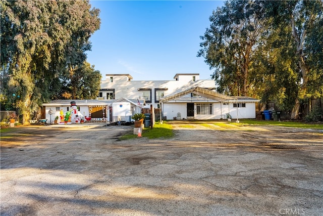 view of front of property