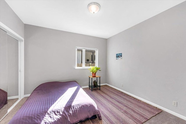 bedroom featuring carpet flooring and a closet