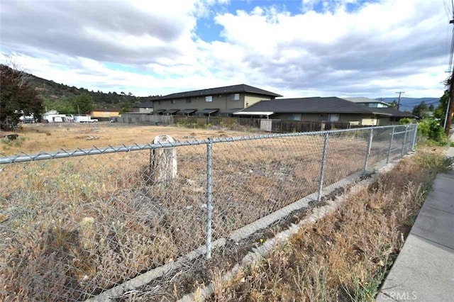 Listing photo 3 for 1106 S Oregon St, Yreka CA 96097