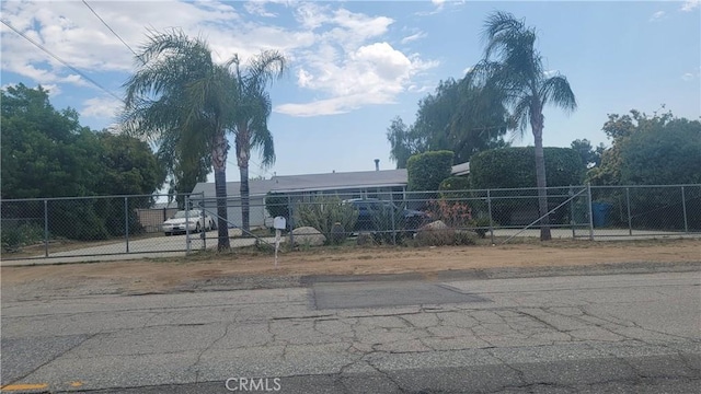 477 County Line Rd, Calimesa, CA 92320 - view of front of home featuring a fenced front yard
