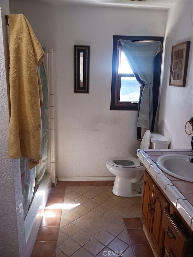 477 County Line Rd, Calimesa, CA 92320 - full bath with toilet, tile patterned flooring, vanity, curtained shower, and baseboards