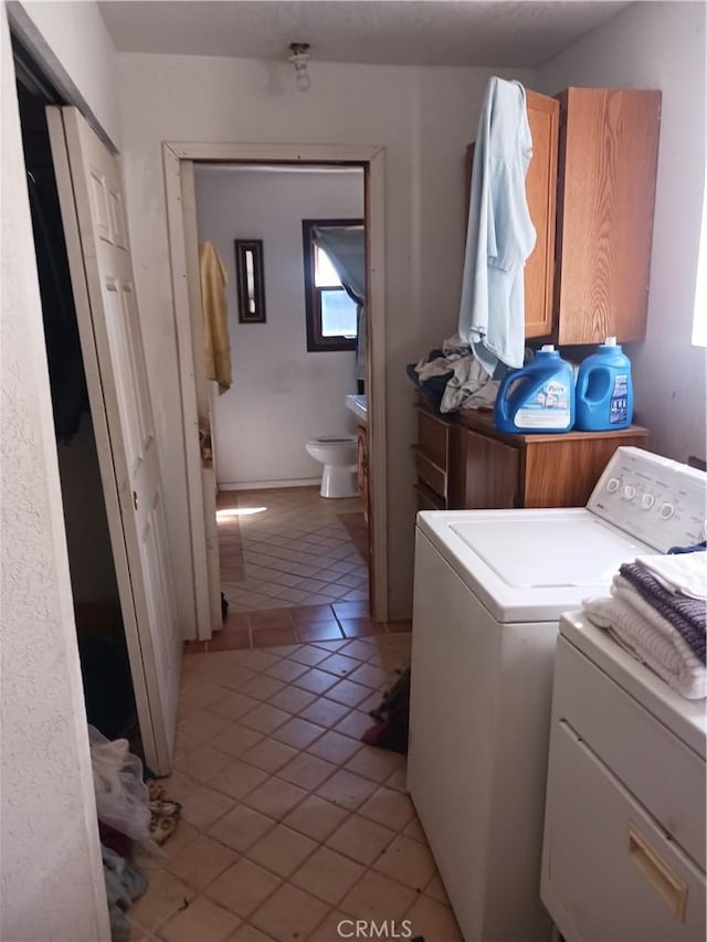 477 County Line Rd, Calimesa, CA 92320 - clothes washing area with washer and clothes dryer and light tile patterned floors
