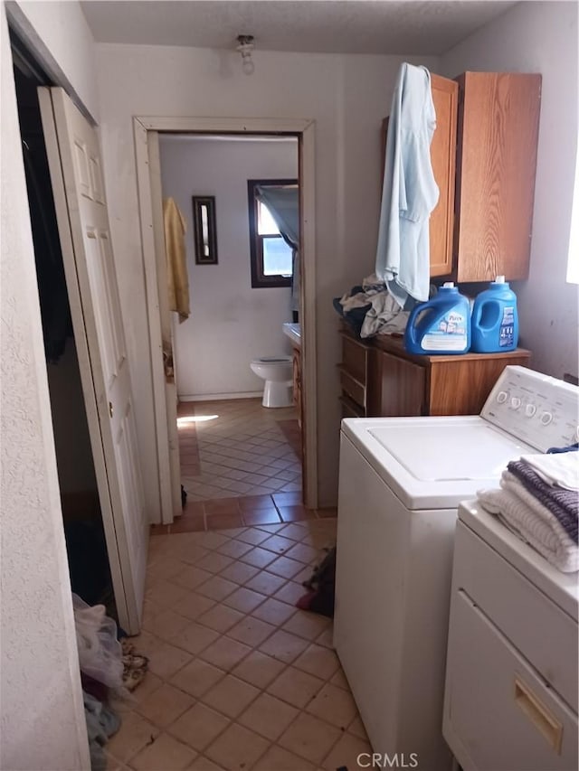 477 County Line Rd, Calimesa, CA 92320 - laundry area featuring washer and clothes dryer and light tile patterned flooring