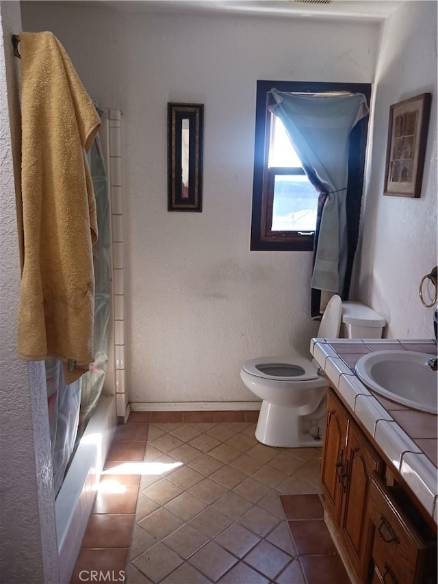 477 County Line Rd, Calimesa, CA 92320 - full bath with vanity and tile patterned floors