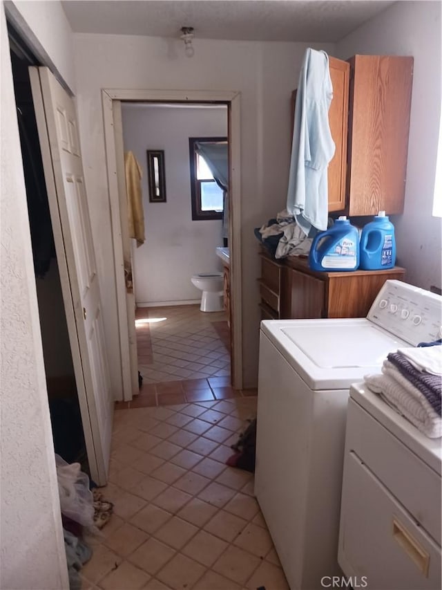 477 County Line Rd, Calimesa, CA 92320 - laundry room featuring washer and dryer and light tile patterned floors