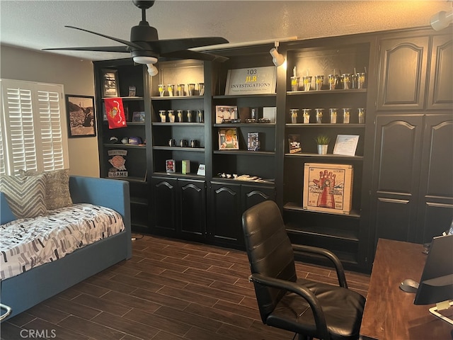 office area with dark hardwood / wood-style flooring, a textured ceiling, and ceiling fan