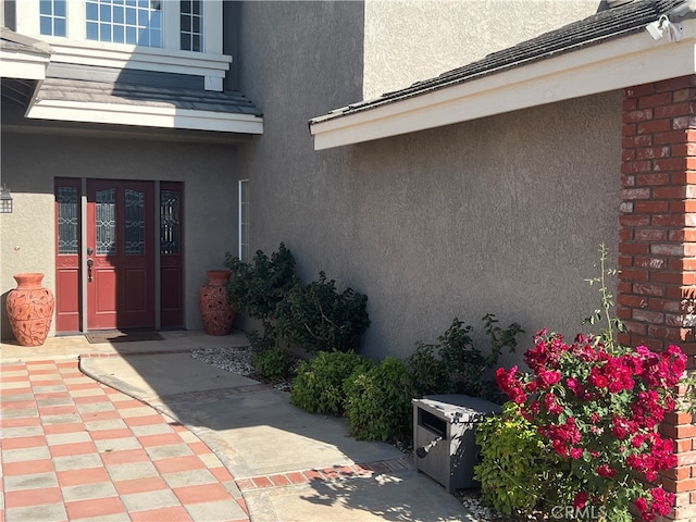 property entrance featuring a patio area