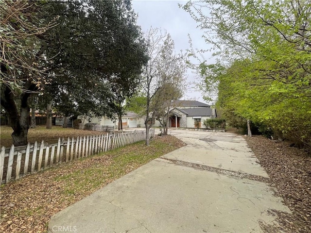 view of front of home with a fenced front yard