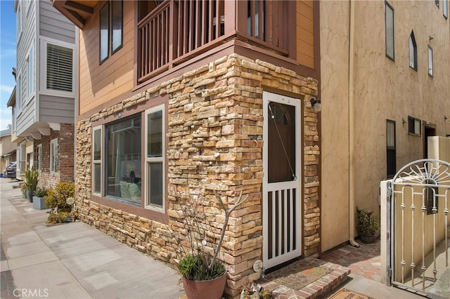 entrance to property featuring a balcony