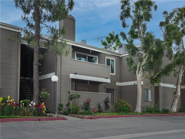 Listing photo 2 for 12567 Bradley Ave Unit 6, Sylmar CA 91342