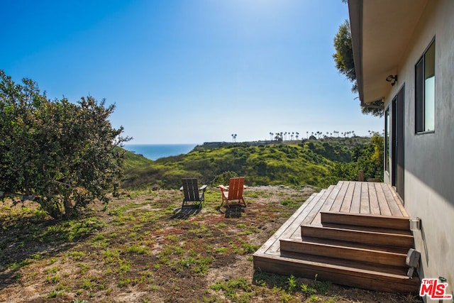 view of yard featuring a water view