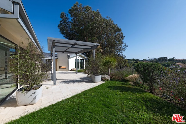 view of yard with a patio