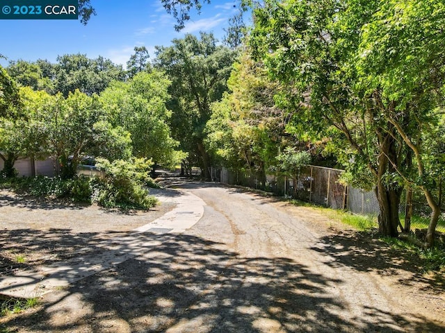 Listing photo 2 for 11 Sequoia Way, Martinez CA 94553