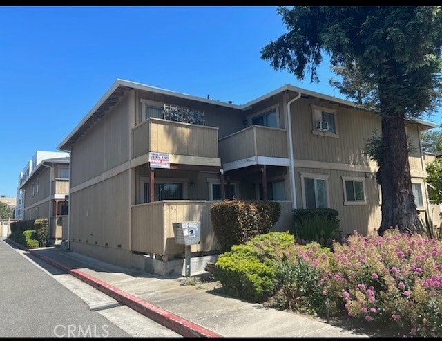 Listing photo 2 for 346 S Willard Ave Unit 8, San Jose CA 95126