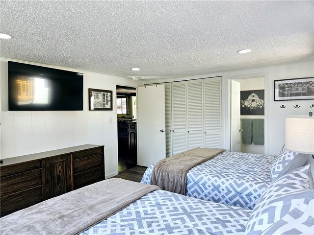 bedroom featuring a closet and a textured ceiling