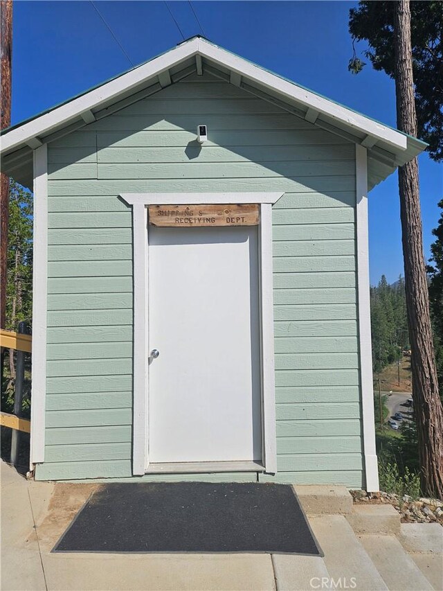 view of outbuilding