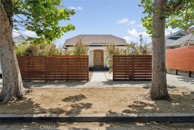 Listing photo 2 for 5750 5th Ave, Los Angeles CA 90043