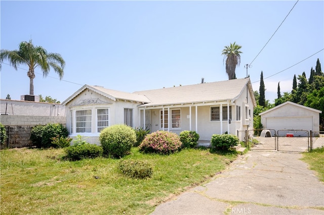 view of front facade with an outdoor structure, a garage, and a front yard