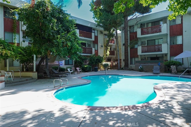 Listing photo 3 for 20234 Cantara St Unit 229, Winnetka CA 91306