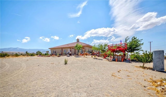 view of yard with a mountain view