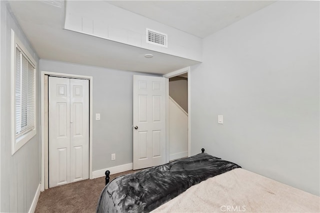 bedroom with carpet flooring and a closet